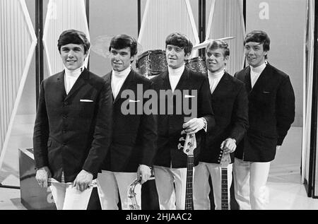 Les cinq Dave Clark.De gauche à droite, Dave Clark, Denis Payton, Rick Huxley, Lenny Davidson et Mike Smith.Vers 1964. Banque D'Images