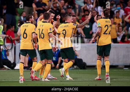 Melbourne, Australie, 27 janvier 2022.L'Australie célèbre un but lors du match de football de qualification de la coupe du monde entre l'Australie Socceroos et le Vietnam, le 27 janvier 2022, à l'AAMI Park de Melbourne, en Australie.Crédit : Dave Helison/Speed Media/Alamy Live News Banque D'Images