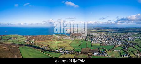 Panorama depuis un drone au-dessus de St. Agnes, Cornwall, Angleterre Banque D'Images