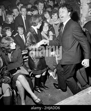 Le comédien Ken Dodd est devenu le premier membre honoraire à vie du Liverpool Cavern Club.24th janvier 1964. Banque D'Images