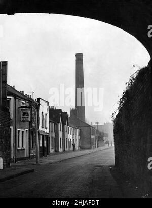 Newtown était une zone résidentielle de Cardiff, au pays de Galles, qui existait du milieu du XIXe siècle jusqu'à sa démolition en 1970.Photo, rue Tyndall, vers 1964. Banque D'Images