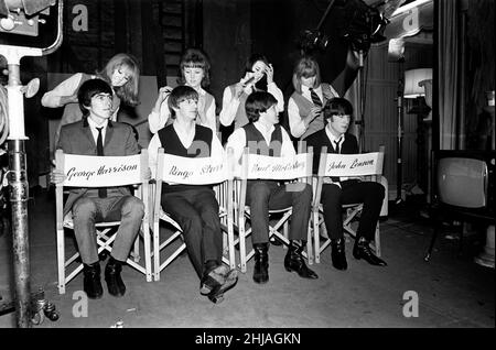 Les Beatles posent pour des photos lors du tournage D'Une nuit de Hard Day au musée Madame Tussauds de Londres, le 12th mars 1964. Banque D'Images
