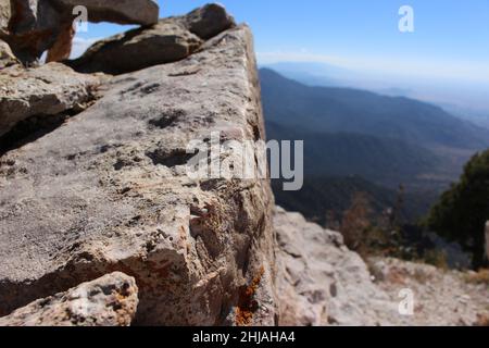 Formation de rochers sur le sommet des montagnes Sandia Banque D'Images