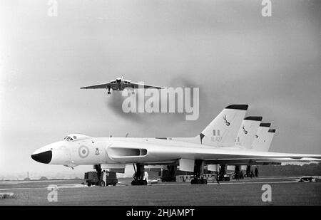 Bombardiers Avro Vulcan à la station RAF Wittering 16th juillet 1963. Banque D'Images