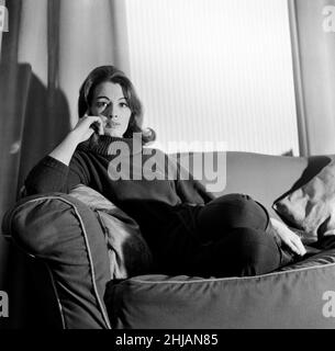 Christine Keeler, 20 photo ici dans son appartement.Elle figure dans une affaire au Old Bailey la semaine prochaine, dans laquelle un homme est accusé de tirer avec l'intention de la tuer. Banque D'Images