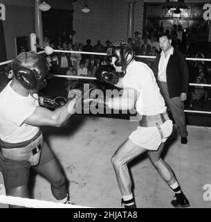 Henry Cooper vu ici (à droite) en formation au Bellingham pour son combat contre Cassius Clay à Wembley.16th juin 1963 Banque D'Images