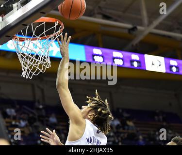 Seattle, WA, États-Unis.27th janvier 2022.Le garde de Washington Dominiq Penn monte pour un panier din la première moitié du match de basket-ball NCAA entre les Colorado Buffaloes et les Washington Huskies au pavillon HEC Edmundson à Seattle, WA.Steve Faber/CSM/Alamy Live News Banque D'Images