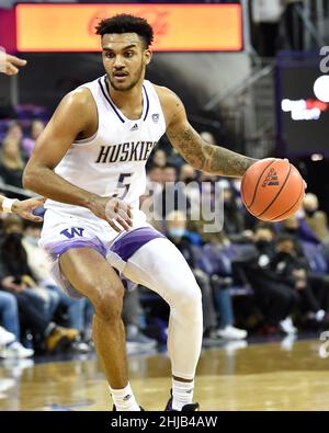 Seattle, WA, États-Unis.27th janvier 2022.Washington garde Jamal Bey pendant le match de basket-ball NCAA entre les Colorado Buffaloes et les Washington Huskies au pavillon HEC Edmundson à Seattle, WA.Washington défait le Colorado 60-58.Steve Faber/CSM/Alamy Live News Banque D'Images