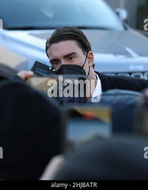 Turin, Italie.28th janvier 2022.Dusan Vlahovic arrive au J Medical Center pour terminer son transfert de Fiorentina à Juventus, pour un montant de plus de 75 millions d'euros.Date de la photo : 28th janvier 2022.Crédit photo à lire: Jonathan Moscrop/Sportimage crédit: Sportimage/Alay Live News Banque D'Images