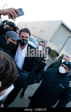 Turin, Italie.28th janvier 2022.Dusan Vlahovic arrive au Juventus JMedical pour un test médical et, après cela, signe un contrat de 4 ans avec le Juventus FC à Turin, le 29 janvier 2022.Crédit : Agence photo indépendante/Alamy Live News Banque D'Images