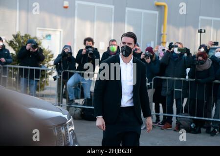 Turin, Italie.28th janvier 2022.Dusan Vlahovic arrive au Juventus JMedical pour un test médical et, après cela, signe un contrat de 4 ans avec le Juventus FC à Turin, le 29 janvier 2022.Crédit : Agence photo indépendante/Alamy Live News Banque D'Images