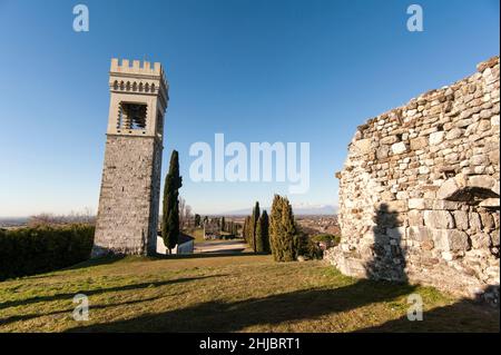 Ruines du château de Fagagagagna en hiver ensoleillé Banque D'Images