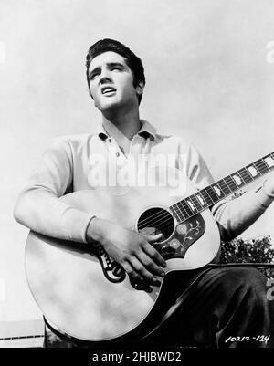 Loving You Director: HAL Kanter Elvis Presley Copyright 1957 par Paramount Pictures Corporation A Hal Wallis autorisation de production accordée pour la reproduction de journaux et de magazines Banque D'Images