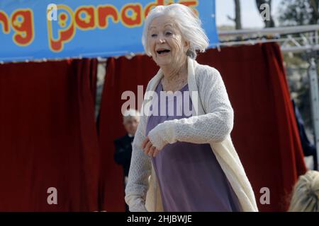 Camping Paradis, saison 1, épisode 6 : série TV 'coup de vent sur le camping' (2006-) - France année: 2009 Directeur: Pascal Heylbroeck Ginette Garcin Banque D'Images