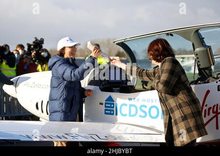 Aéroport international de Courtrai-Wevelgem, Belgique.Zara Rutherford, pilote britannique de 19 ans, complète son odyssée de 5 mois en volant seul autour de lui monde Banque D'Images