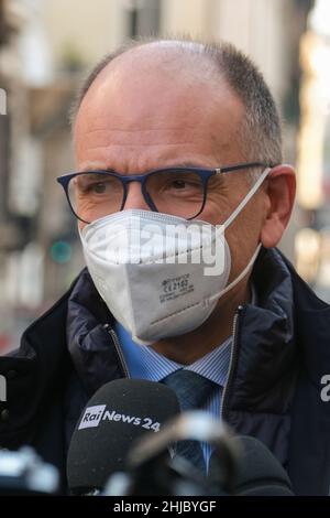 Rome, 27 janvier 2021 Enrico Letta est un homme politique et universitaire italien, Président du Conseil des ministres de la République italienne du 28 avril 2013 au 22 février 2014 et, depuis le 14 mars 2021,Secrétaire du Parti démocratique. Pendant le quatrième jour de vote pour l'élection du chef de l'État italien Banque D'Images