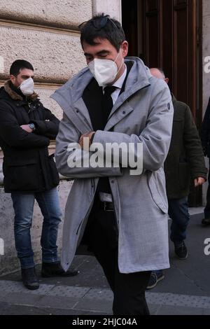 Rome, 27 janvier 2021 Nicola Fratoianni est un politicien italien, député depuis le 15 mars 2013 et secrétaire de Sinistra Italiana depuis le 2 février 2021,Il s'était précédemment occupé du poste du 19 février 2017 au 1 juin 2019 au cours du quatrième jour de vote pour l'élection du chef de l'État d'Italie Banque D'Images