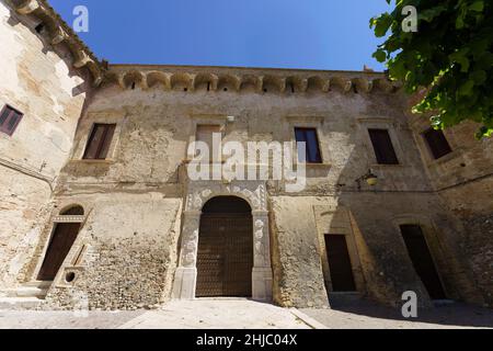 Extérieur du château historique de Serracapriola, dans la province de Foggia, Apulia, Italie Banque D'Images