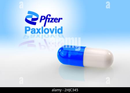 Turin, Italie - 28 janvier 2022: Paxlovid médicament pour le traitement Covid19 en gros plan avec le logo flou de Pfizer en arrière-plan, concept Banque D'Images