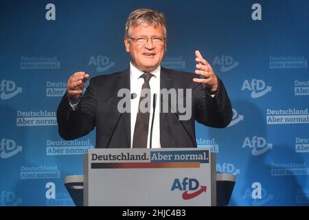 CLASSÉ - 26 septembre 2021, Berlin: Jörg Meuthen, porte-parole fédéral de l'AfD, parle au parti électoral de l'AfD après les premières prévisions du résultat des élections du Bundestag.Jörg Meuthen, le président de l'AfD de longue date, tourne le dos au parti.Il démissionnera de son poste et quittera l'AfD, confirmée par Meuthen vendredi sur demande.Plus tôt, WDR, NDR et le studio de la capitale ARD avaient rapporté.Photo: Julian Stratenschulte/dpa Banque D'Images