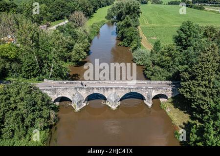 vue aérienne du pont en pierre des limes près de pfünz dans le parc naturel altmühltal, bavière, allemagne Banque D'Images