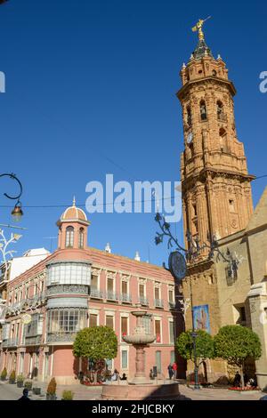 Antequera, Espagne - 31 décembre 2020 : eglise et place de saint-Sébastien à Antequera sur l'Andalousie en Espagne Banque D'Images