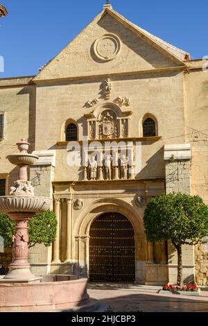 Antequera, Espagne - 31 décembre 2020 : eglise et place de saint-Sébastien à Antequera sur l'Andalousie en Espagne Banque D'Images