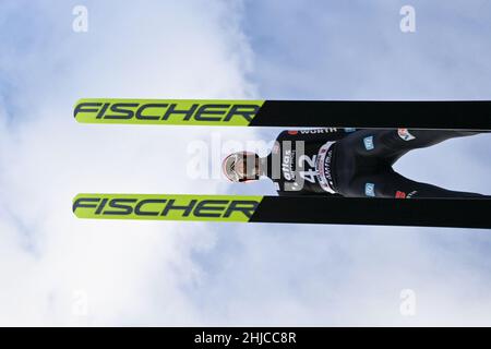 Willingen, Allemagne.28th janvier 2022.Ski nordique, saut à ski : coupe du monde, grande colline, hommes.Markus Eisenbichler d'Allemagne saute du Mühlenkopf saut à ski pendant l'entraînement.Credit: Arne Dedert/dpa/Alay Live News Banque D'Images