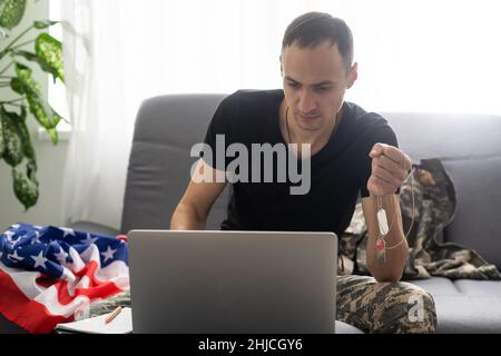 Centre de contrôle du renseignement militaire des États-Unis.Soldat américain en mission au quartier général Banque D'Images