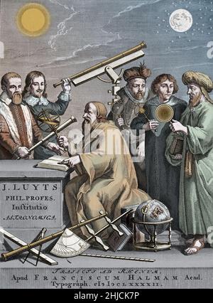 Astronomes célèbres dans l'histoire, colorisation d'une gravure de frontispice de Jan Luyts‚Äôs Astronomica Institutio, 1692.La figure au centre peut être l'ancien astronome grec Hipparchus, ou une figure de Luyts lui-même.En arrière-plan sont représentés, de gauche à droite: Galileo Galilei (1564-1642), Johannes Hevelius (1611-1687), Tycho Brahe (1546-1601), Nicolaus Copernic (1473-1543) et Ptolémée (100-c.‚Äâ170).Frontispiece gravure de J. Mulder d'après G. Hoet, de Jan Luyts‚Äôs Astronomica Institutio, 1692. Banque D'Images