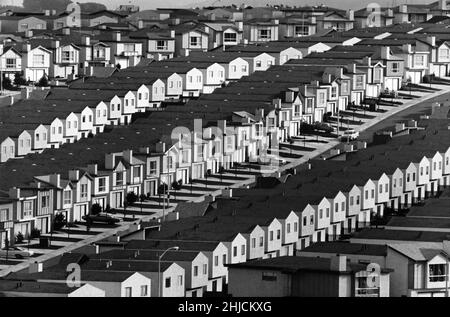 Développement de logements à Daly City, une banlieue de San Francisco, CA fondée en 1911 par John Daly un homme d'affaires de Boston.Photo vers 1980. Banque D'Images