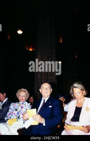 Archives 90ies : Raymond barre, Maire de Lyon, assiste à la cérémonie à la basilique de Fourvière, Lyon, France, 1995 Banque D'Images