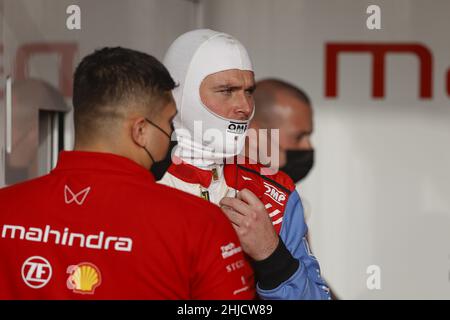 Riyad, Arabie Saoudite.28th janvier 2022.ROWLAND OLIVER (GBR), COURSE DE MAHINDRA, MAHINDRA M7ELECTRO, PORTRAIT lors de l'ePrix de Diriyah 2022, 1st et 2nd du Championnat du monde de Formule E 2022, sur le circuit de Riyad Street du 28 au 30 janvier, à Riyad, Arabie Saoudite - photo: Gregory Lenormand/DPPI/LiveMedia crédit: Independent photo Agency/Alay Live News Banque D'Images