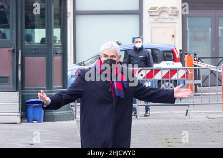 Rome, Italie.28th janvier 2022.Pierferdinando Casini marche vers l'entrée du Palais Montecitorio pour le cinquième vote pour l'élection du nouveau Président de la République, à Rome, Italie le 28 janvier 2022 (photo de Matteo Nardone/Pacific Press/Sipa USA) crédit: SIPA USA/Alay Live News Banque D'Images