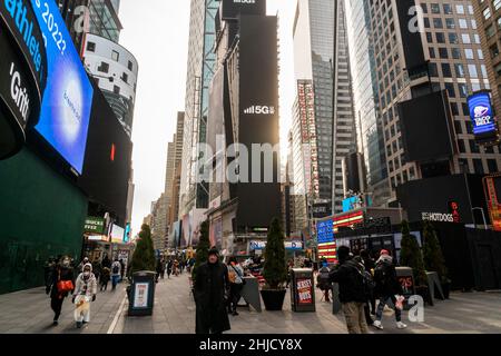 Publicité pour le service cellulaire Verizon Wireless 5G à Times Square à New York le dimanche 23 janvier 2022.En raison des craintes que 5G interférera avec les altimètres d'avion, le service a été retardé près de certains aéroports.(© Richard B. Levine) Banque D'Images