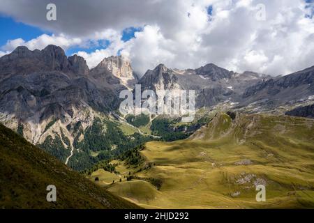 Vue sur le massif de Marmolada près de Val Contrin.Dolomites. Banque D'Images