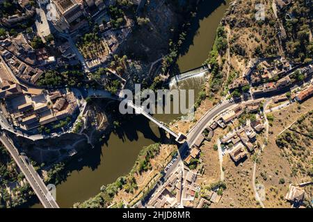 Point de vue panoramique aérien de drone ville historique de Tolède.Castilla–la Mancha, déclarée site du patrimoine mondial par l'UNESCO.Voyage et tourisme, célèbre Banque D'Images