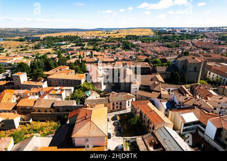 Point de vue de drone Avila Cityscape, connu par les murs médiévaux, ville appelée ville de Stones and Saints.Célèbre lieu, site espagnol dans la Castille Banque D'Images