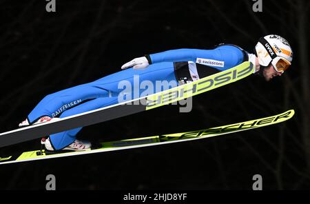 Willingen, Allemagne.28th janvier 2022.Ski nordique, saut à ski : coupe du monde, grande colline, hommes.Killian Peier de Suisse saute de la colline Mühlenkopf pendant le prologue.Credit: Arne Dedert/dpa/Alay Live News Banque D'Images