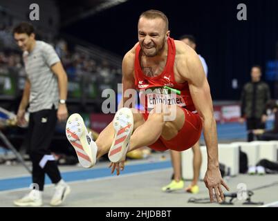 Karlsruhe, Allemagne.28th janvier 2022.Athlétisme, réunion en intérieur.Maximilian Entholzner d'Allemagne dans le long saut masculin.Credit: Uli Deck/dpa/Alay Live News Banque D'Images