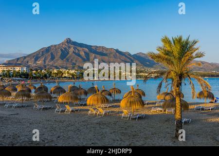 Marbella Puerto Banús Beach, la plage la plus glamour de costa del sol Banque D'Images