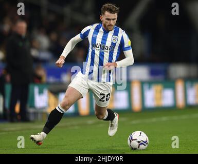 Huddersfield, Angleterre, 28th janvier 2022.Ollie Turton de la ville de Huddersfield pendant le match de championnat Sky Bet au stade John Smith, Huddersfield.Crédit photo à lire: Darren Staples / Sportimage crédit: Sportimage / Alay Live News Banque D'Images