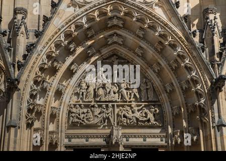 Cathédrale Saint-Vitus de Prague, République tchèque.Détail du groupe avant.Cathédrale Saint-Vitus - la cathédrale gothique catholique romaine à Prague C Banque D'Images