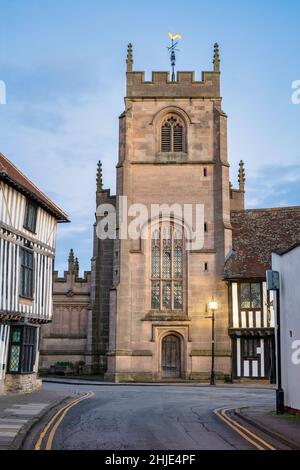 La chapelle Guild au crépuscule, Church Street, Stratford-upon-Avon, Warwickshire, Angleterre Banque D'Images