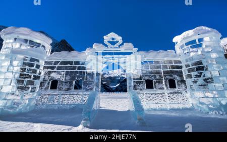 Festival d'hiver de Lake Louise, patinoire et sculpture sur glace.Parc national Banff, Rocheuses canadiennes.Alberta, Canada. Banque D'Images