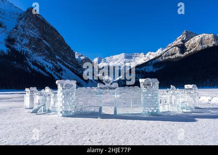 Festival d'hiver de Lake Louise, patinoire et sculpture sur glace.Parc national Banff, Rocheuses canadiennes.Alberta, Canada. Banque D'Images