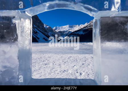 Festival d'hiver de Lake Louise, patinoire et sculpture sur glace.Parc national Banff, Rocheuses canadiennes.Alberta, Canada. Banque D'Images