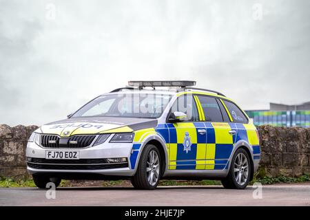 Mansfield, Notinghamshire 28.1.2022 - voiture d'intervention d'un officier armé de la police garée sur la scène d'un incident d'enquête criminelle. Banque D'Images