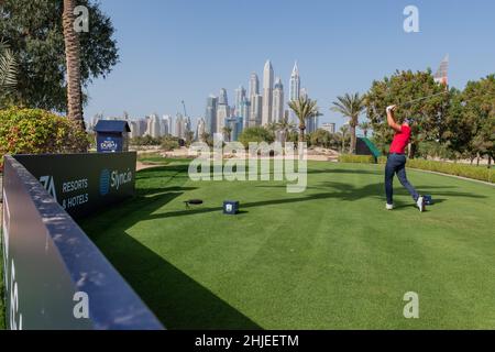 Henrik Stenson de Suède débarque au quatorzième trou au cours de la ronde 3 du DP World Tour Slync.io Dubai Desert Classic 29 au Emirates Golf Club, Dubaï, Émirats Arabes Unis, le 2022 janvier 2022.Photo de Grant Winter.Utilisation éditoriale uniquement, licence requise pour une utilisation commerciale.Aucune utilisation dans les Paris, les jeux ou les publications d'un seul club/ligue/joueur.Crédit : UK Sports pics Ltd/Alay Live News Banque D'Images