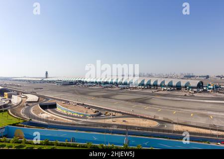 Dubaï, Émirats arabes Unis - 27 mai 2021 : vue d'ensemble du terminal 3 de l'aéroport international de Dubaï (DXB) aux Émirats arabes Unis. Banque D'Images